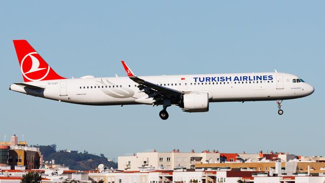 TC-LST:Airbus A321:Turkish Airlines
